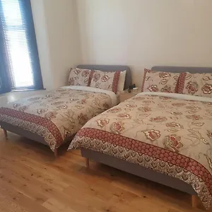 https://london-luxury-2-bedroom-flat-5min-walk-from-overground.cambridgehotelsuk.com